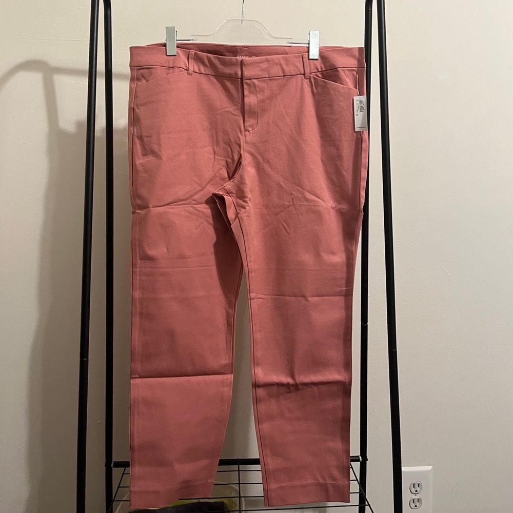 Old Navy Salmon Pixie Ankle Pants - 18